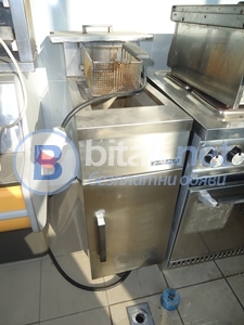 1.фритюрник 10-15 литра  на газ втора употреба със пилотен пламък и защита размери на кошн