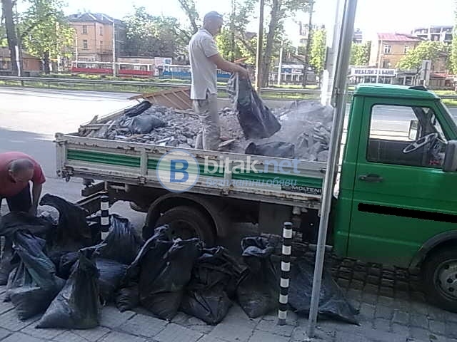 Изхвърляне и извозване на строителни отпадъци, стари мебели