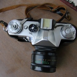 Продавам в много добро състояние лентов фотоапарат ''Зенит Е''