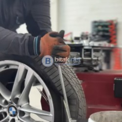Когато пътят ви изненада: Какво да правите при неочаквана повреда на гума или джанта?