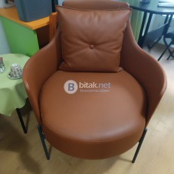 Продавам светло кафяво кожено кресло